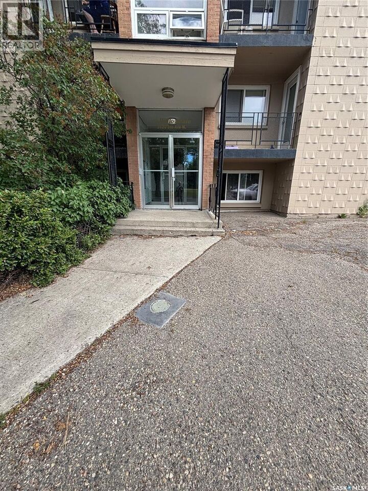 Property Photo:  3 2620 5th Avenue N  SK S4R 5E5 