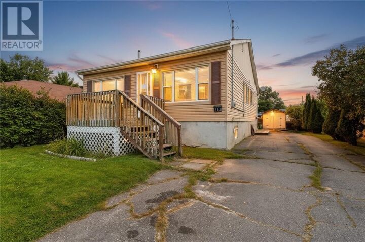 Property Photo:  902 Miller Street  ON P3A 2X1 