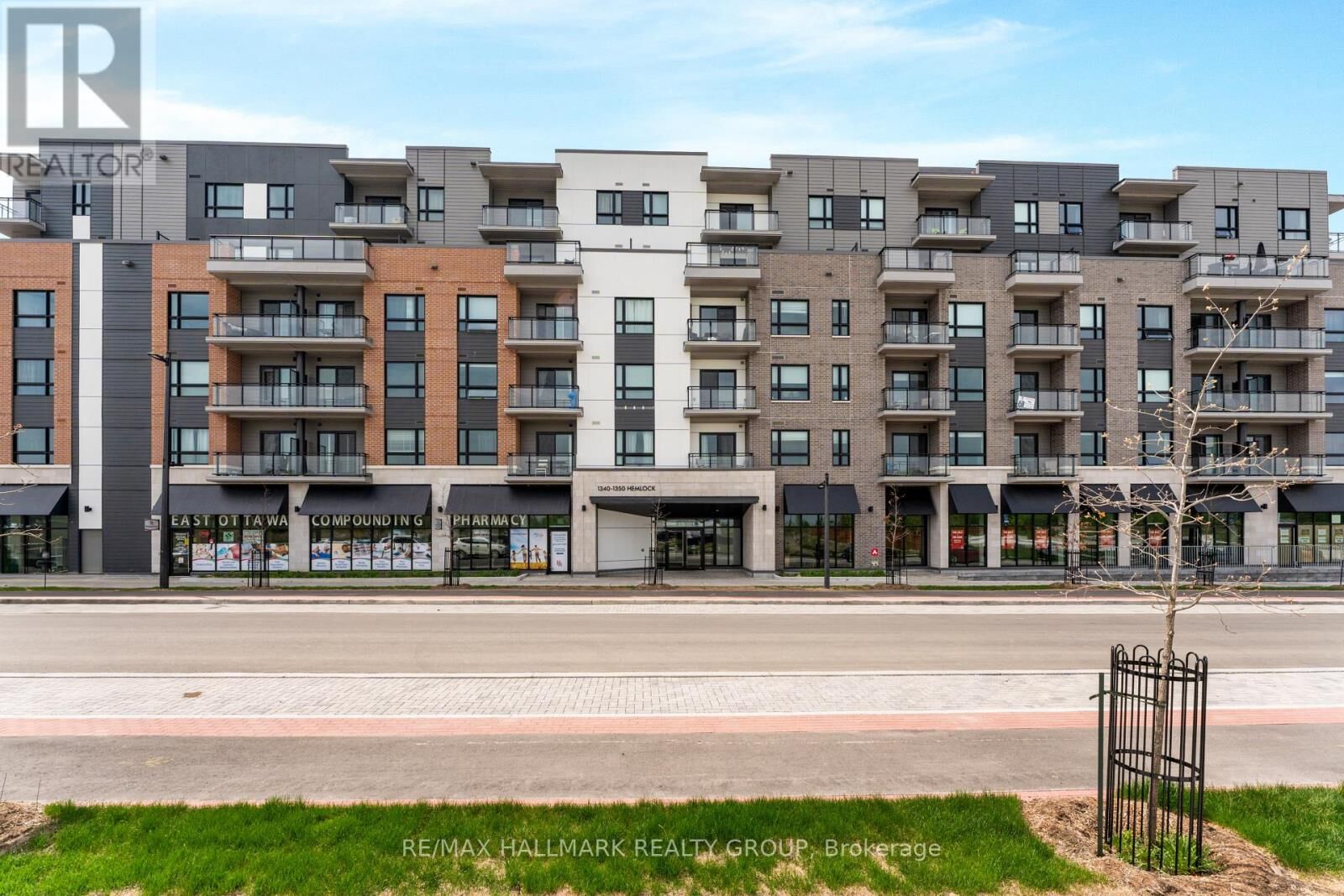 Property Photo:  1350 Hemlock Road 411  ON K1K 5C2 