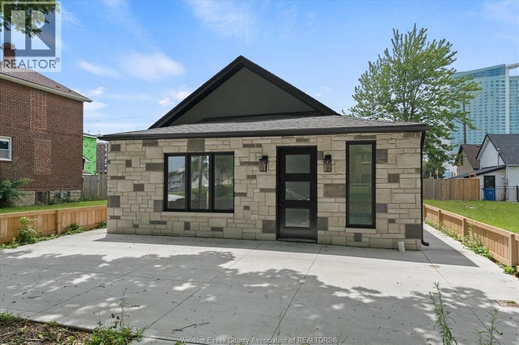 Property Photo:  229 Aylmer  ON N9A 1T1 