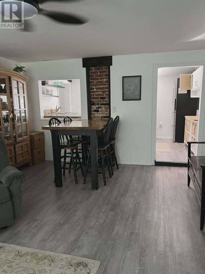 Property Photo:  271 Spruce St  ON P6B 2H2 