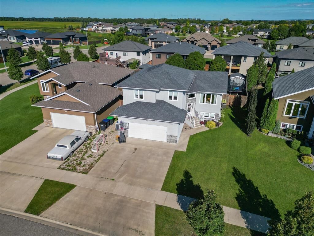 Property Photo: 43 Lakeview Drive MB R7B 4G9