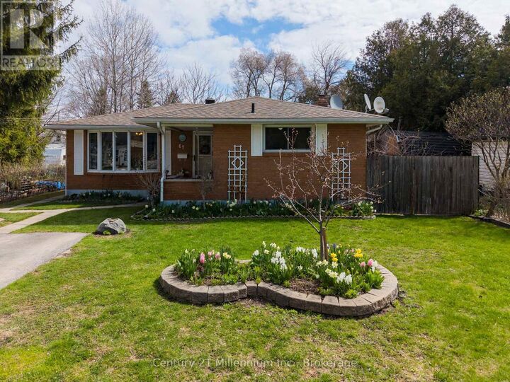 Property Photo:  67 East Street East  ON L9Y 3W7 