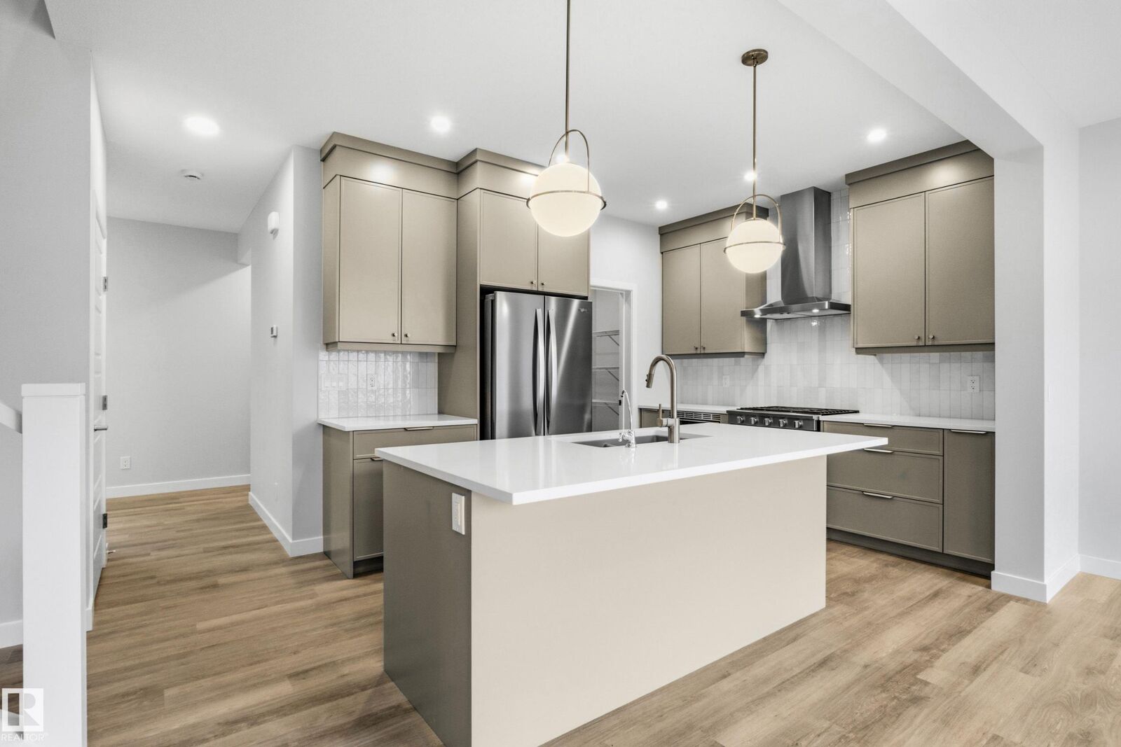 Property Photo:  2372 Muckleplum Way SW  AB T6X 3K1 