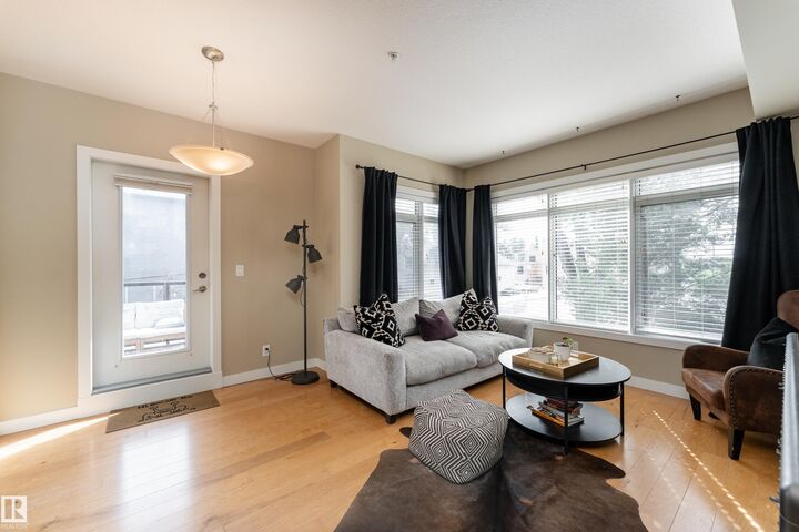 Property Photo:  9908 84 Avenue NW 204  AB T6E 2G3 