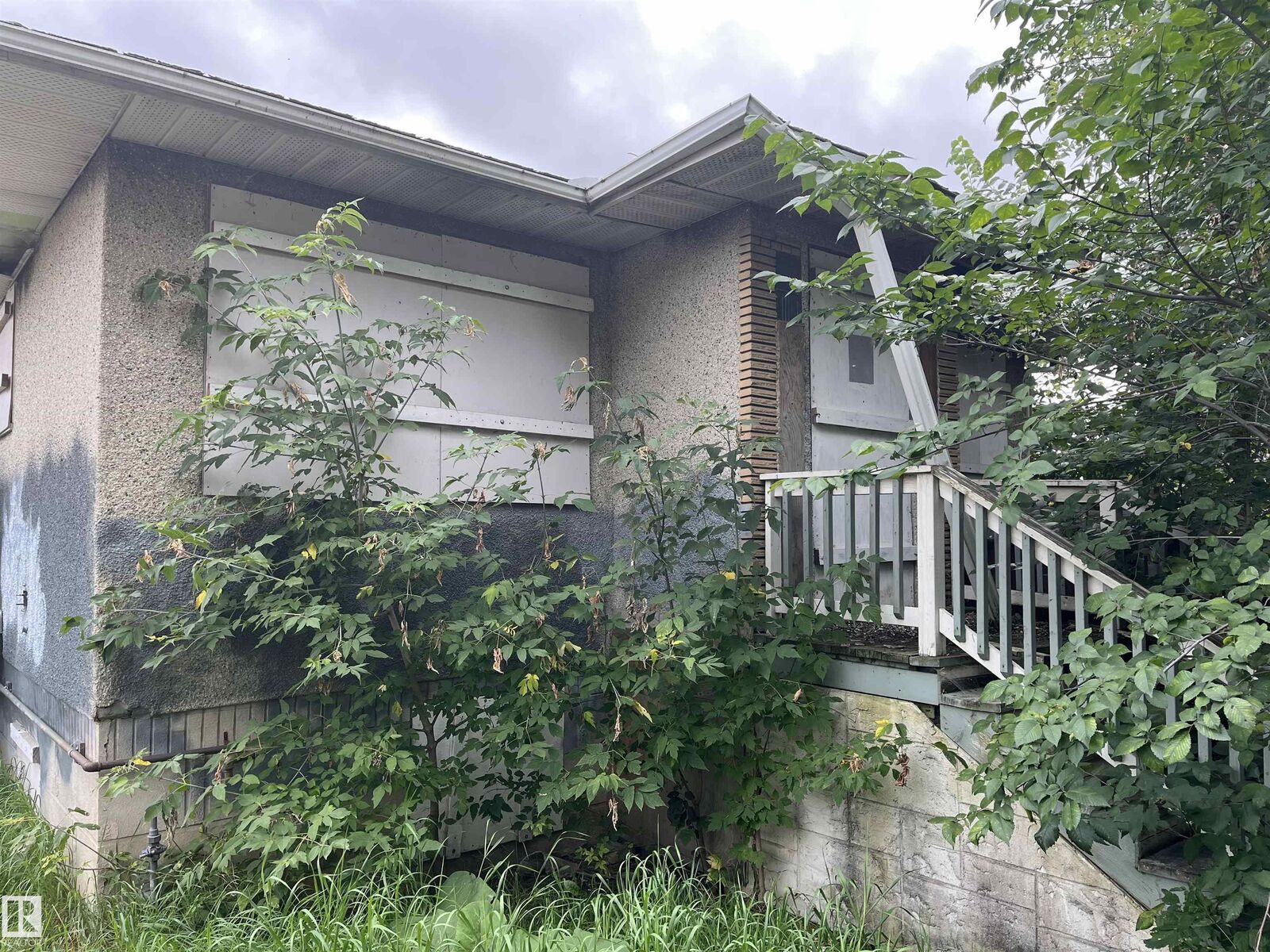 Property Photo:  10209 92 Street NW  AB T5H 1T2 