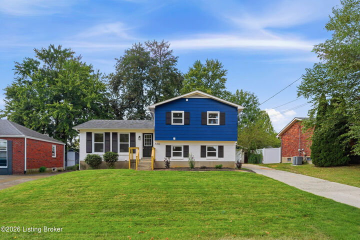 Property Photo: 5302 Oakcreek Ln KY 40291