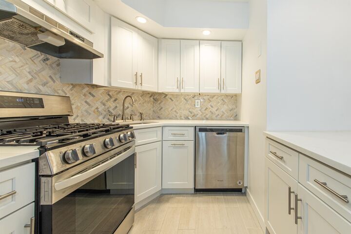 Property Photo:  6405 Blvd East Unit B1  NJ 07093 