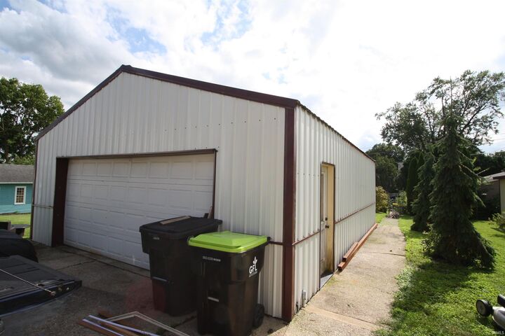 Property Photo:  946 N Jefferson Street  IN 46750 
