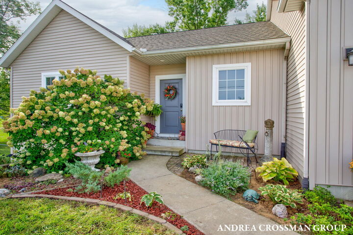Property Photo: 1094 68th Street SE MI 49508