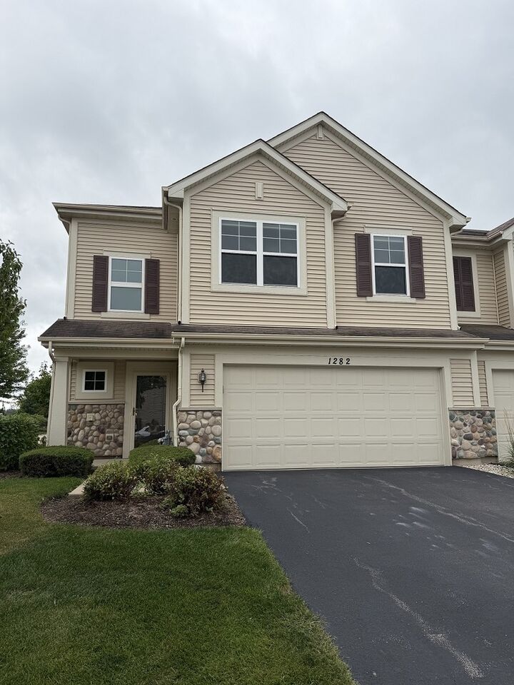 Property Photo:  1282 Newport Circle  IL 60140 