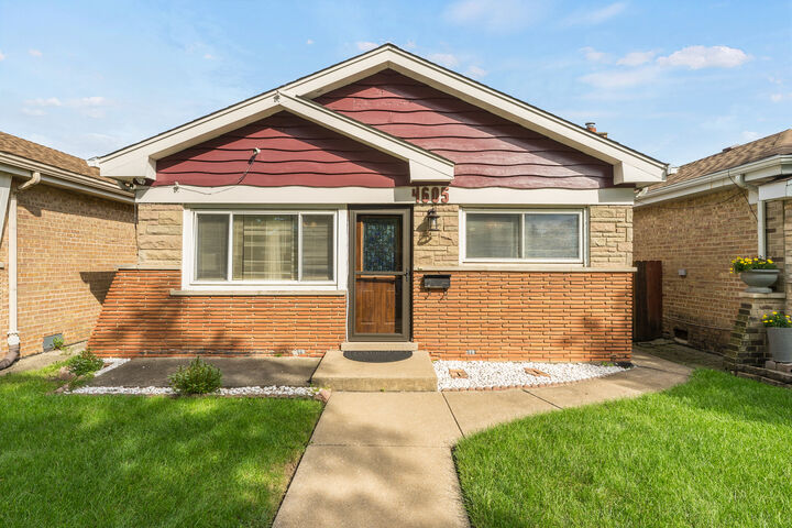 Property Photo: 4605 Warsaw Avenue IL 60534