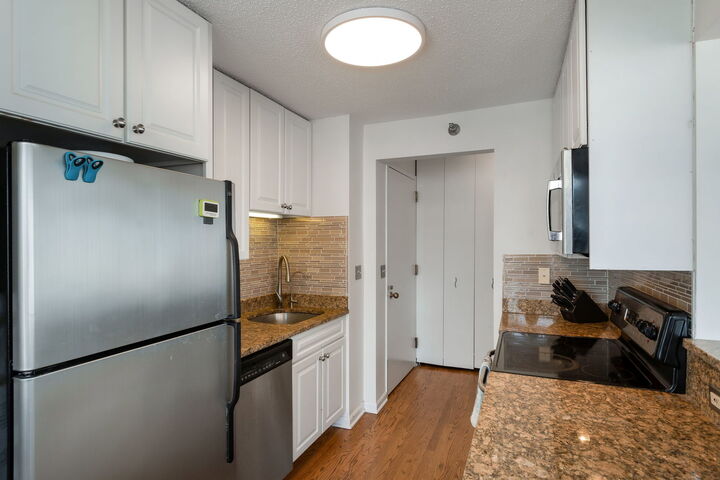 Property Photo: 111 W Maple Street 1601 IL 60610