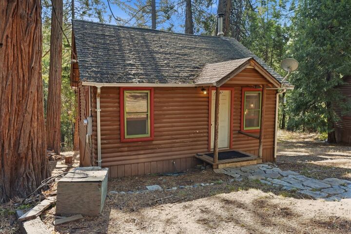 Property Photo:  22987 N Tuolumne Road  CA 95383 