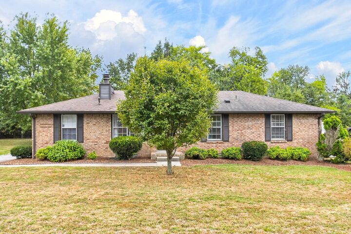 Property Photo: 136 Creekwood Ln TN 37075