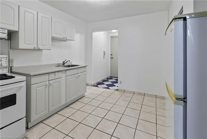 Property Photo:  492 Kerr Street  ON L6K 3C5 