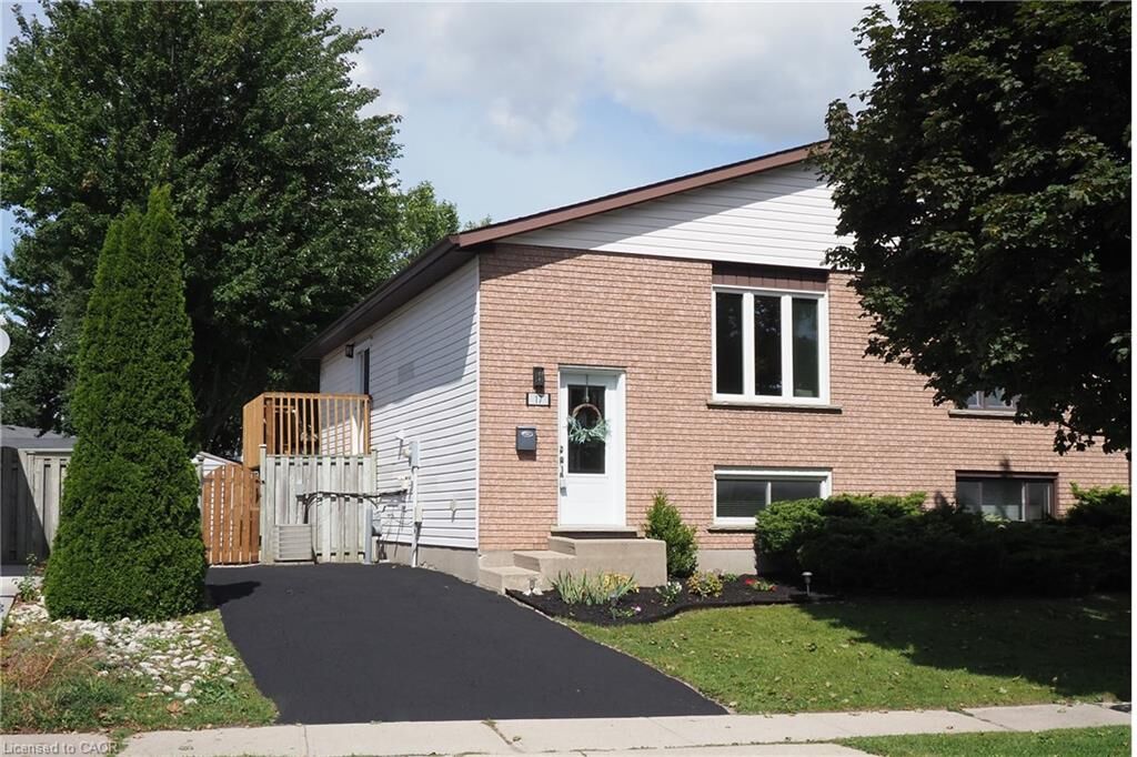 Property Photo:  17 Dyer Court  ON N3C 4B8 