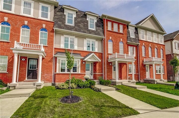 Property Photo:  230 Avonsyde Boulevard 3  ON L8B 1T9 
