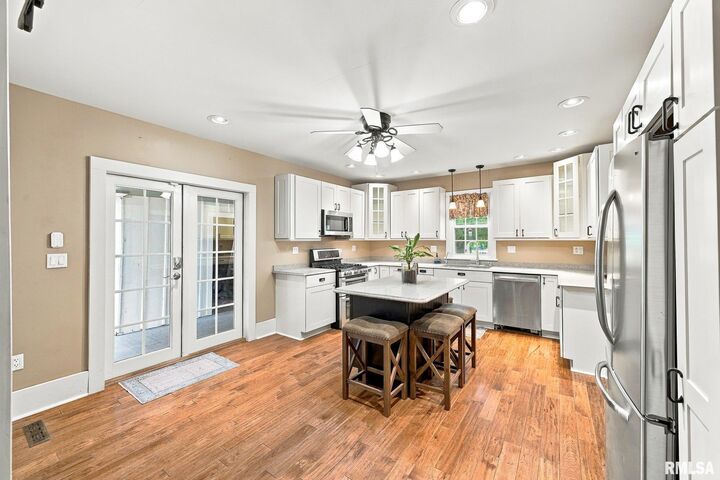 Property Photo:  304 California Avenue  IL 61430 