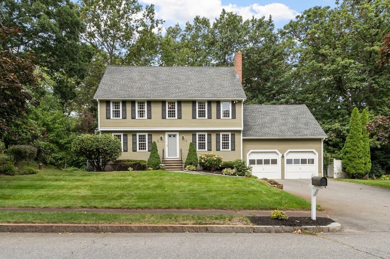 Property Photo:  4 Apple Tree Ln  MA 01887 