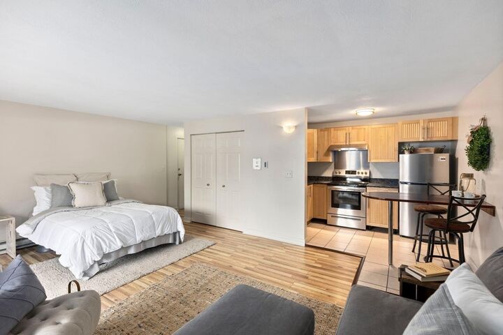 Property Photo: 53 Fountain Ln 8 MA 02190