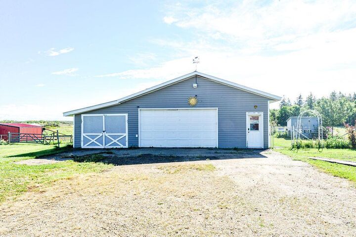 Property Photo:  111 1 Street E  AB T0B 3Z0 