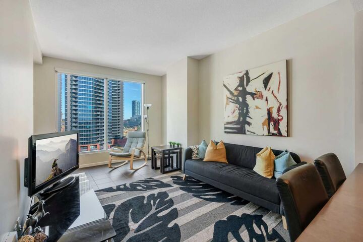 Property Photo:  211 13 Avenue SE 904  AB T2G 1E1 