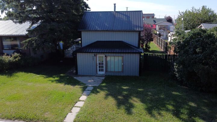 Property Photo: 405 4 Avenue AB T0J 0B0