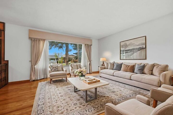 Property Photo:  480 Berkley Crescent NW  AB T3K 1A8 