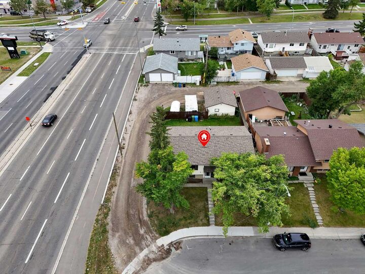 Property Photo:  5219 Rundleview Road NE  AB T1Y 1J5 