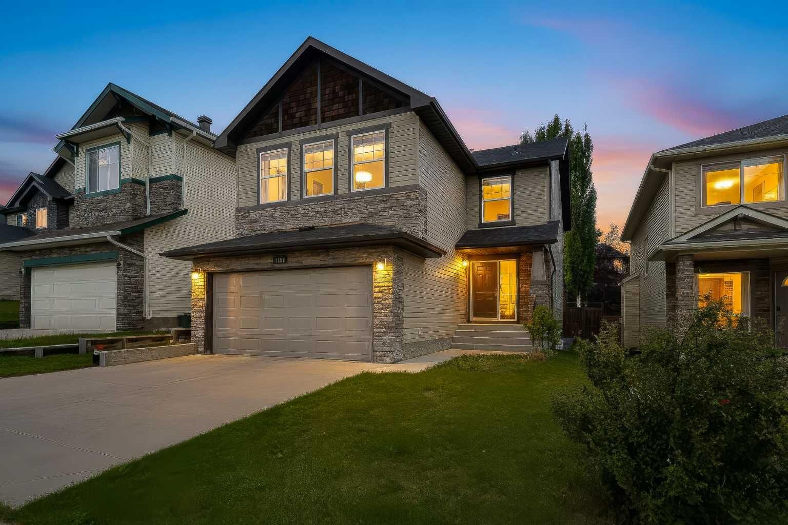 Property Photo:  7308 26 Avenue SW  AB T3H 5T3 