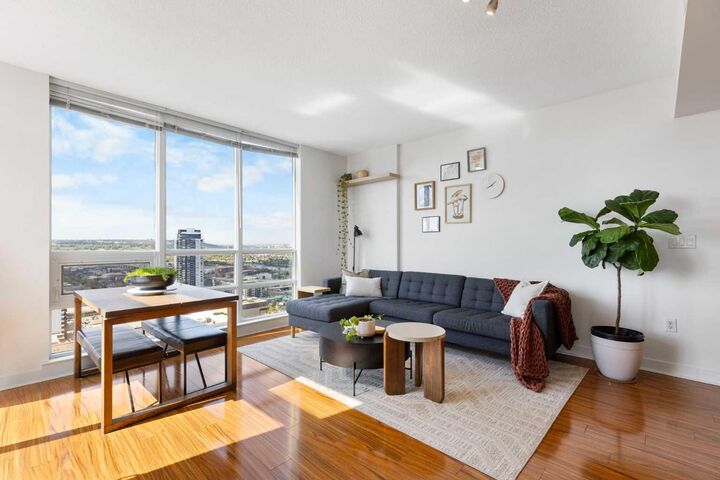 Property Photo:  1118 12 Avenue SW 2508  AB T2R 0J5 