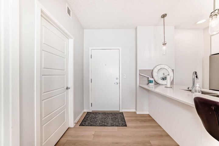 Property Photo:  550 Belmont Street SW 4414  AB T2X 5Y9 