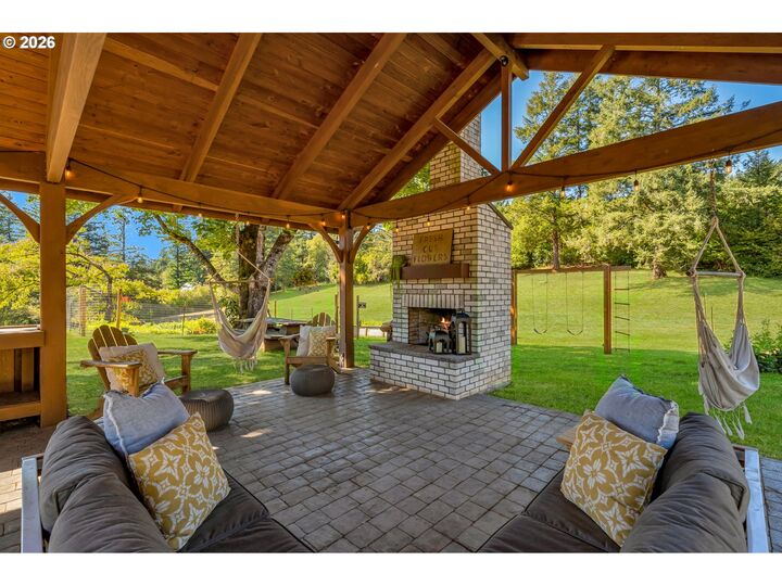 Property Photo:  704 NE Hughes Rd  WA 98671 