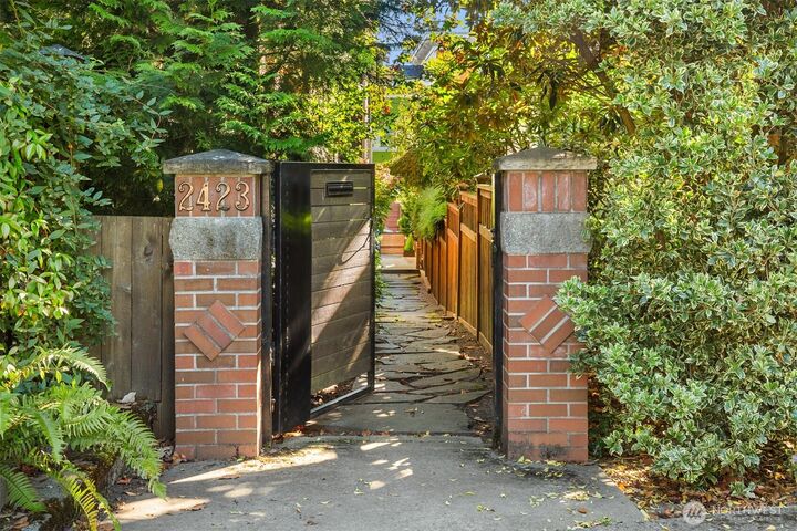 Property Photo: 2423 N 75th Street WA 98103