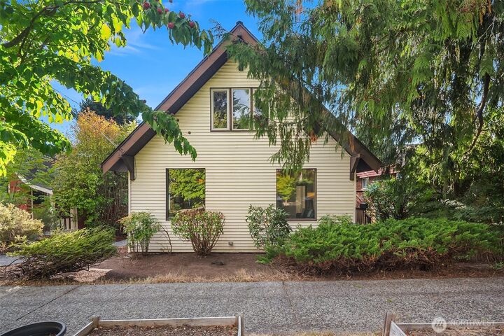 Property Photo:  6827  28th Avenue NE  WA 98115 