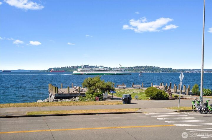 Property Photo:  1156  Alki Avenue SW 104  WA 98116 