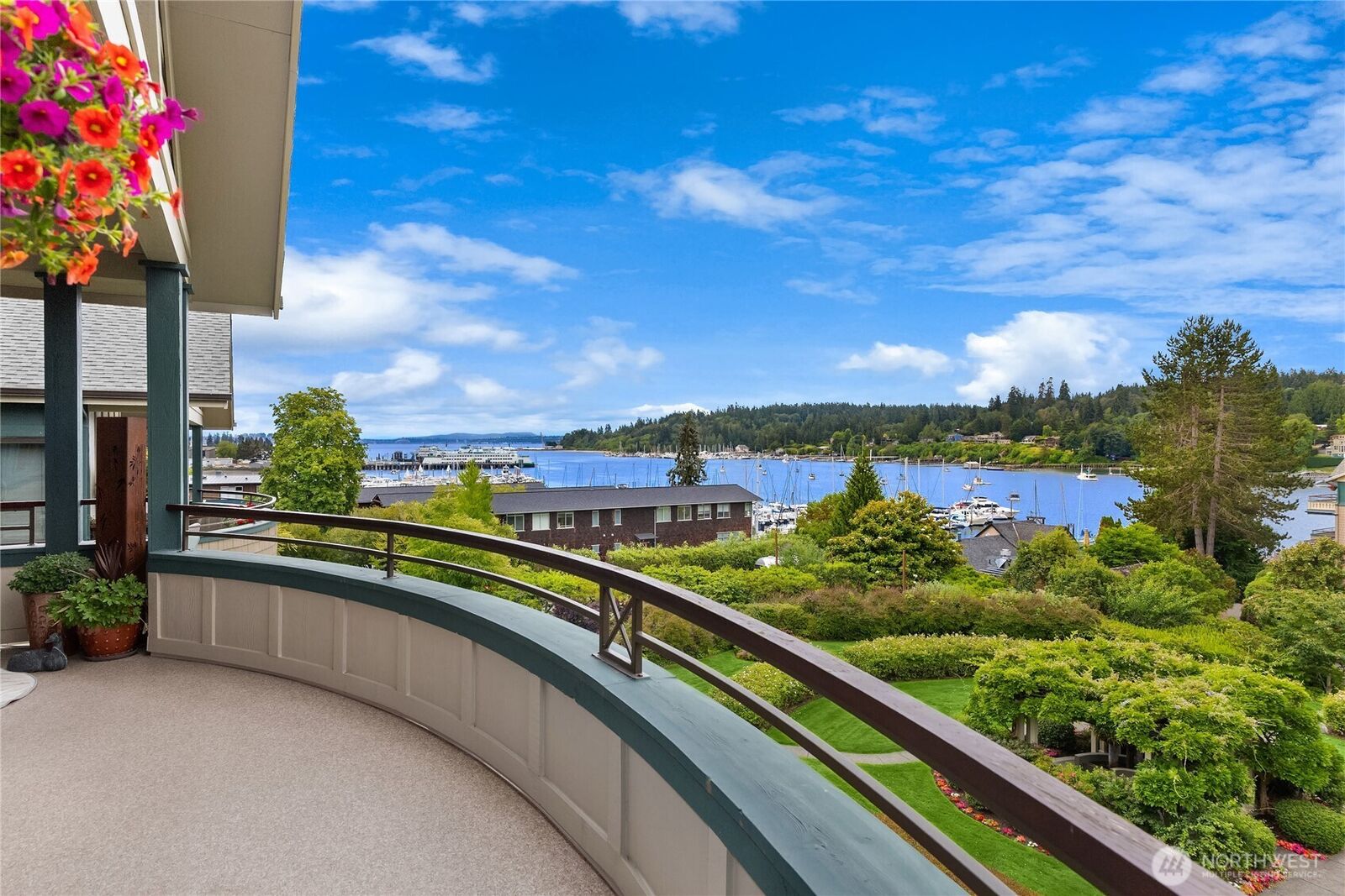 Property Photo: 450 Wood Avenue SW 3B WA 98110