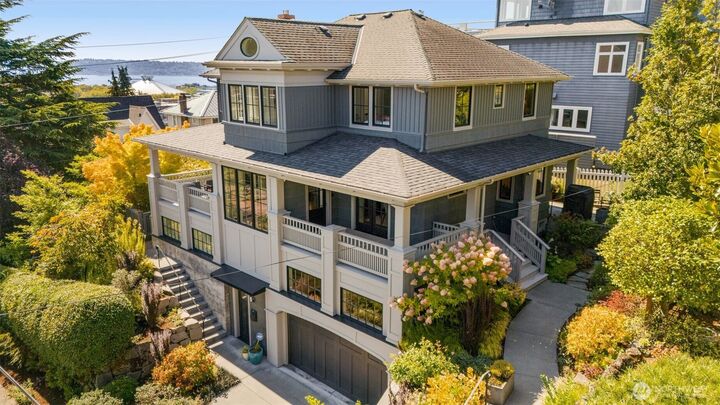 Property Photo: 1107 4th Avenue N WA 98109