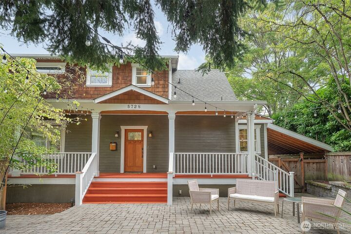Property Photo: 5728 Woodlawn Avenue N WA 98103