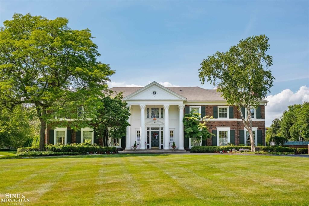 Property Photo:  15701 Windmill Pointe Drive  MI 48230 