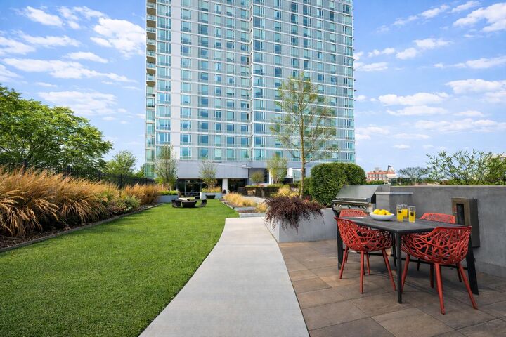 Property Photo:  1524 Sheepshead Bay Road 4G  NY 11235 
