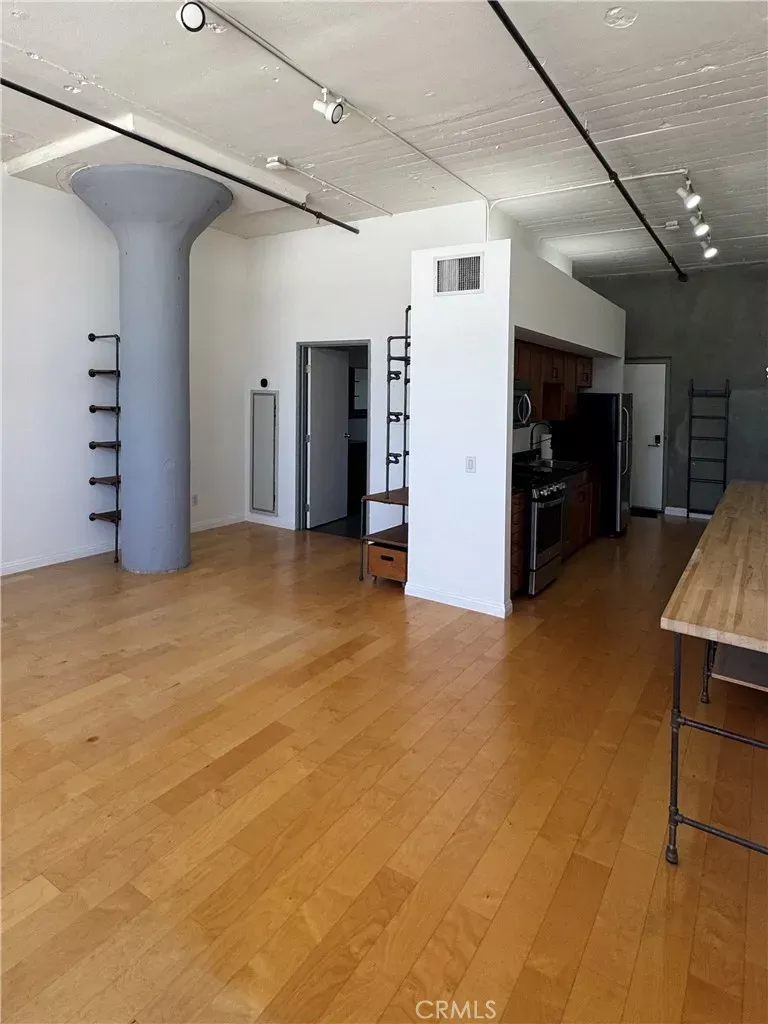 Property Photo: 420 S San Pedro Street 405 CA 90013
