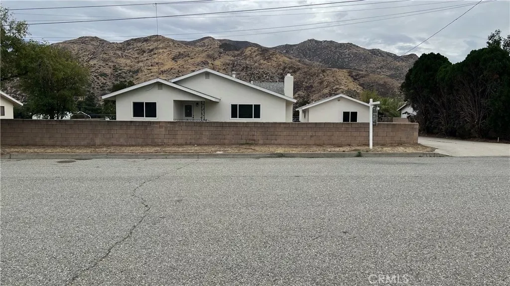 Property Photo: 488 E Victory CA 92220