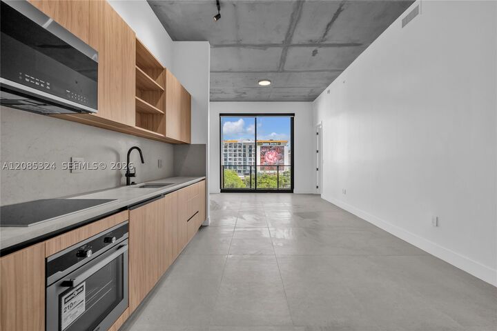 Property Photo: 91 NW 27th St 201 FL 33127
