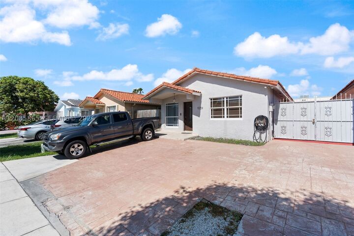 Property Photo: 11259 NW 88th Ave - FL 33018