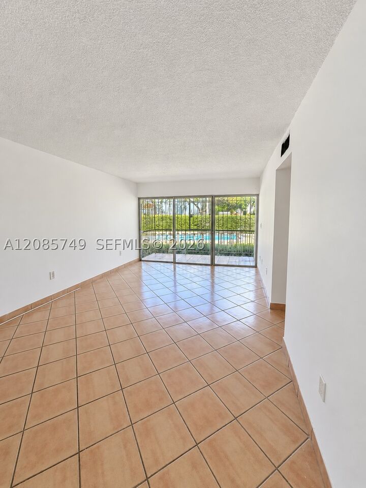 Property Photo:  520 NE 38th St 11  FL 33137 
