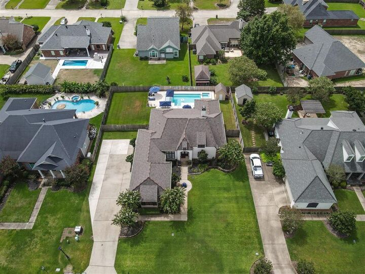 Property Photo: 2335 Longue Vue Drive LA 70605