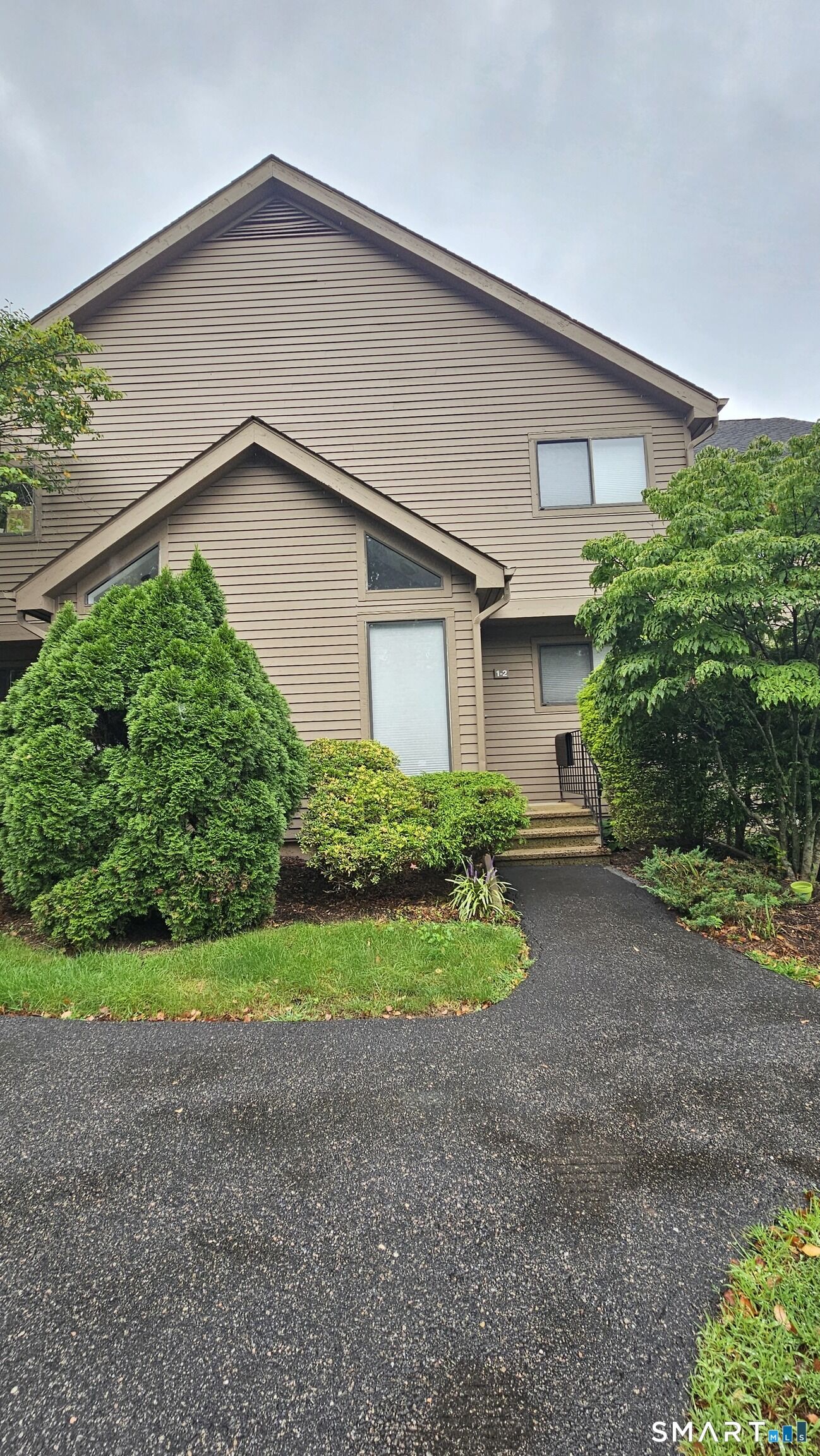 Property Photo: 1 Canterbury Court 2 CT 06457