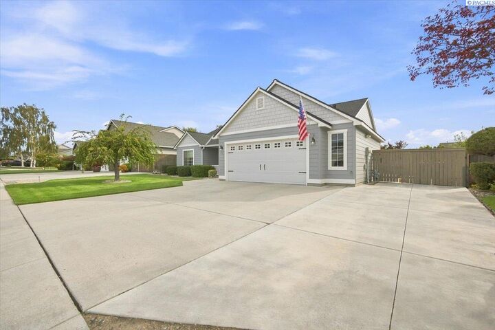 Property Photo: 6111 Exeter Ln WA 99301